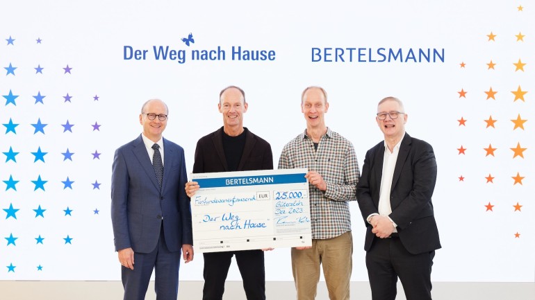 Univ.-Prof. Dr. Eckard Hamelmann, Director of the Universitätsklinik für Kinder- und Jugendmedizin Bethel, Thomas Rabe, CEO of Bertelsmann, Dr. Peter Schürmann, Senior physician of the outpatient palliative care team „Der Weg nach Hause“ and Dr. Rainer Norden, Deputy Chairman of the Executiive Board v. Bodelschwinghschen Stiftungen Bethel.