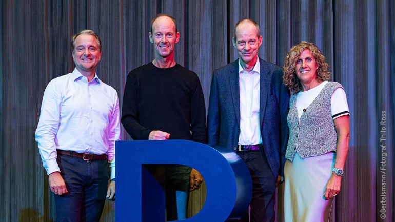 from l. to r.: Immanuel Hermreck, Chief Human Resources Officer od Bertelsmann, Thomas Rabe, Chairman and Chief Executive Officer of Bertelsmann, Christoph Mohn, Chairman of the Supervisory Board and Núria Cabutí, Chairwoman of the international Management Representative Committee